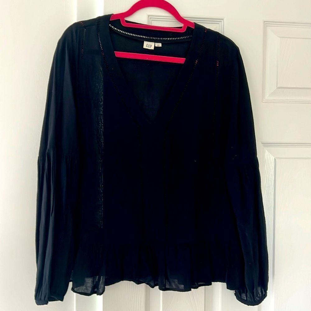 Gap black Cotton Ruffle Bottom V-neck Top Size Large